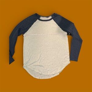 American Eagle Classic Navy & Blue Longsleeve Baseball Tee Size M